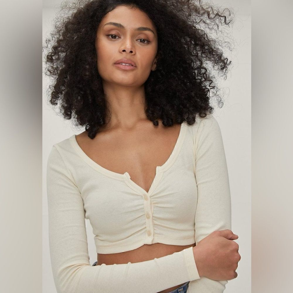 Urban Outfitters Cream Ribbed Long-Sleeve Crop Top